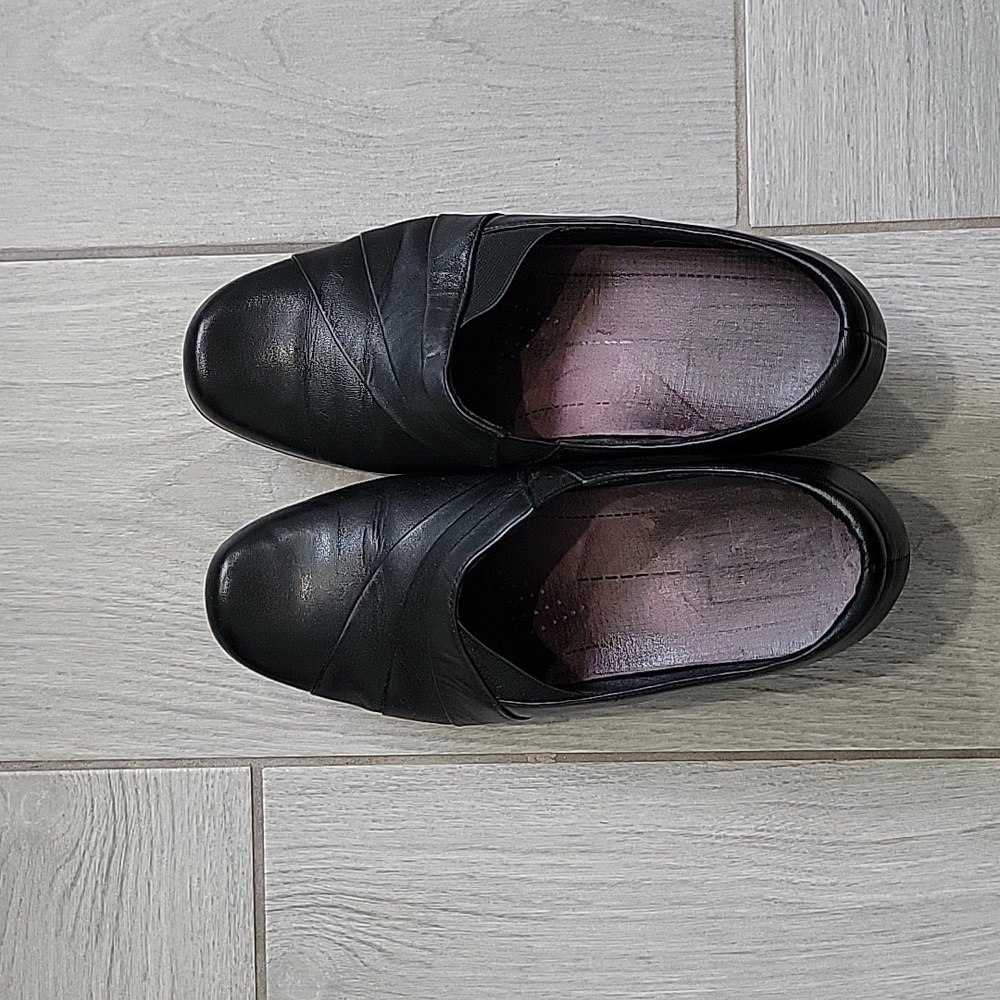 Clarks Everyday Active Air Heels, Size 8 Wide - Picture 6 of 6